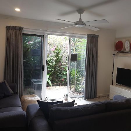 Pet Friendly & Spacious Two Bedroom Guest Unit Caloundra Buitenkant foto