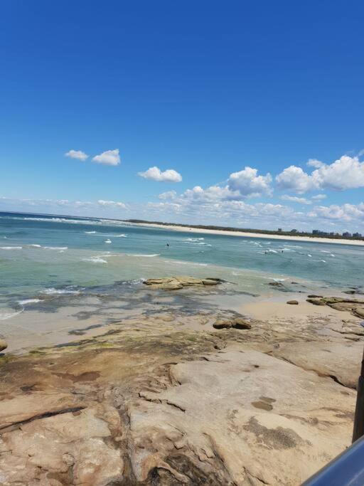 Pet Friendly & Spacious Two Bedroom Guest Unit Caloundra Buitenkant foto