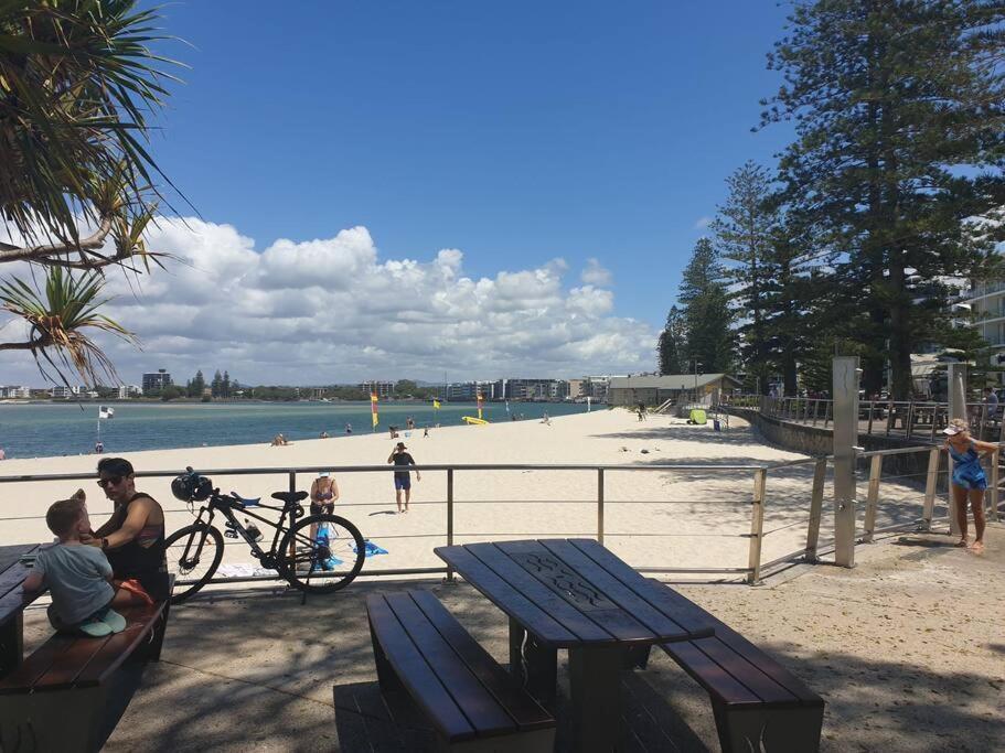 Pet Friendly & Spacious Two Bedroom Guest Unit Caloundra Buitenkant foto