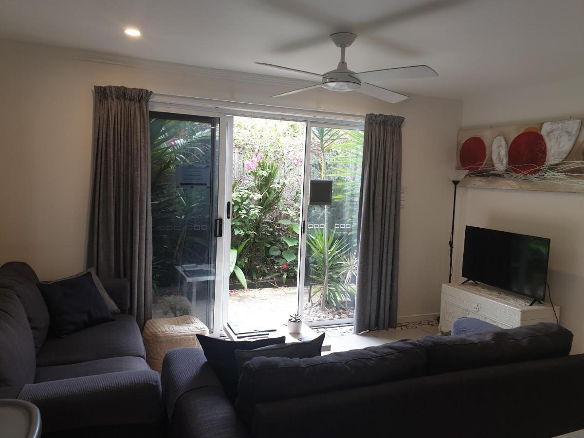 Pet Friendly & Spacious Two Bedroom Guest Unit Caloundra Buitenkant foto