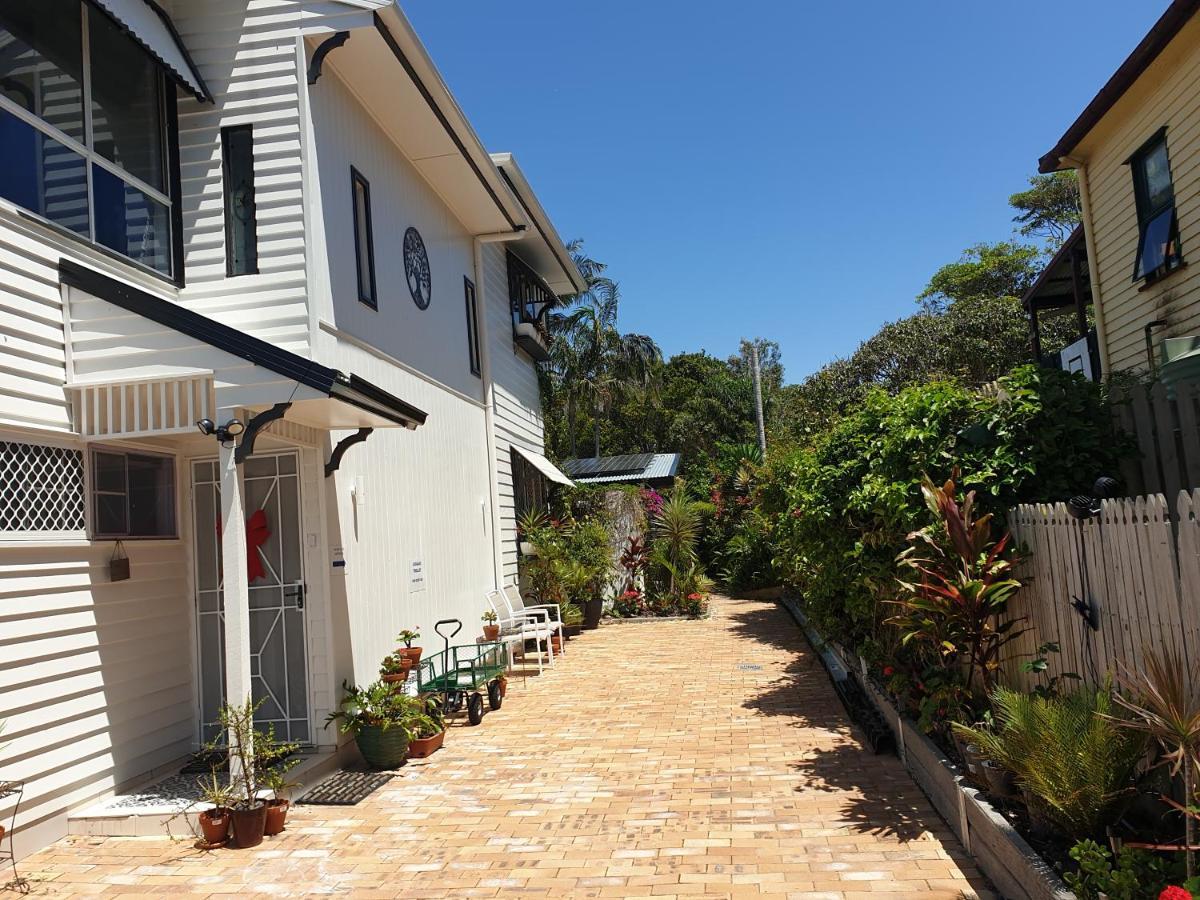 Pet Friendly & Spacious Two Bedroom Guest Unit Caloundra Buitenkant foto