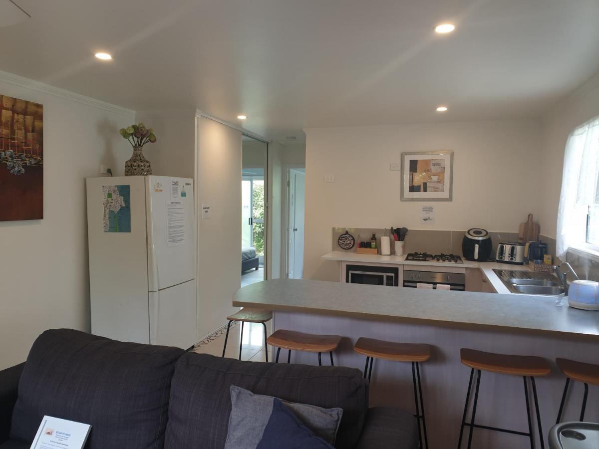 Pet Friendly & Spacious Two Bedroom Guest Unit Caloundra Buitenkant foto