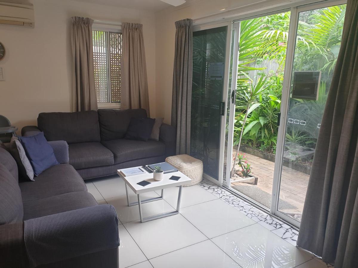 Pet Friendly & Spacious Two Bedroom Guest Unit Caloundra Buitenkant foto