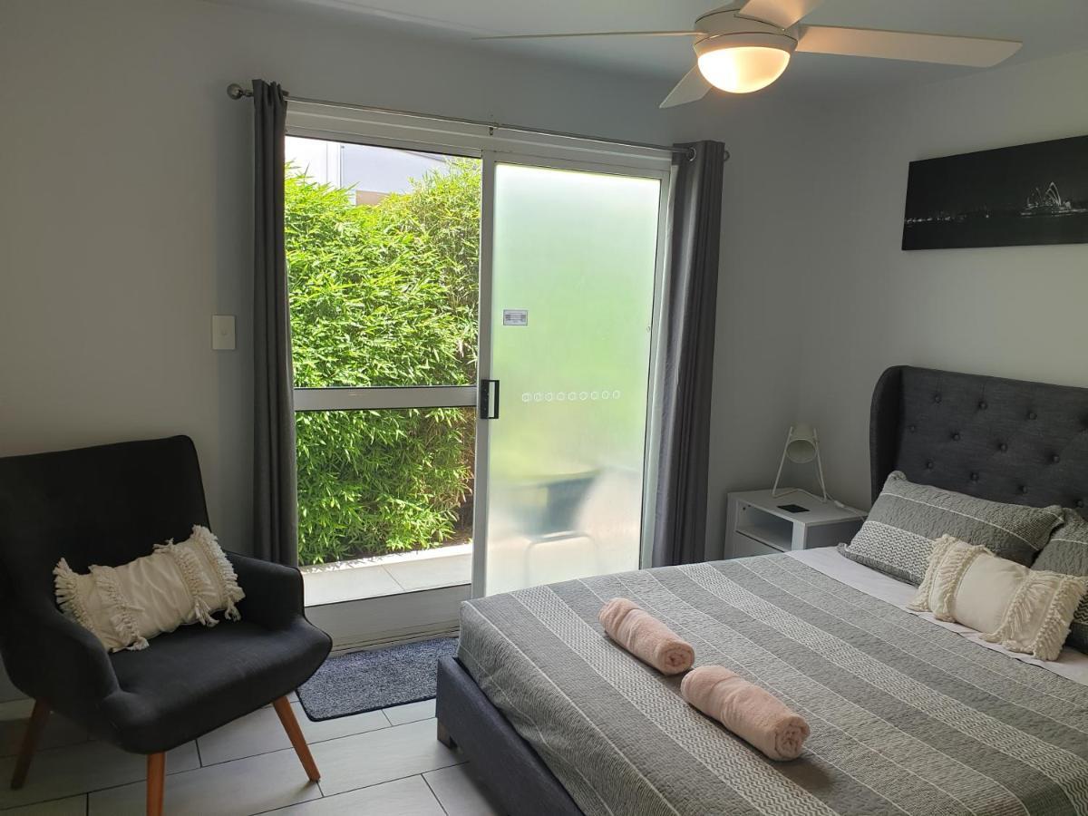 Pet Friendly & Spacious Two Bedroom Guest Unit Caloundra Buitenkant foto