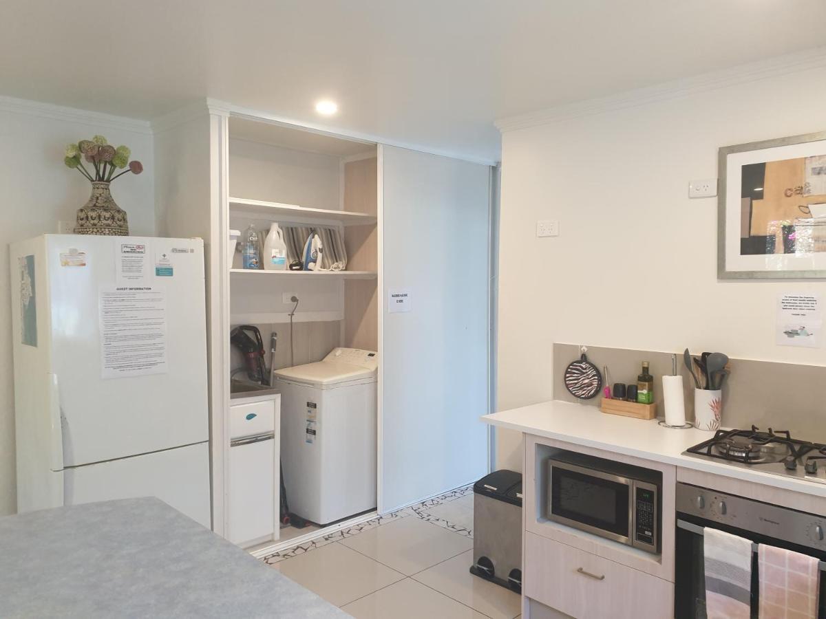 Pet Friendly & Spacious Two Bedroom Guest Unit Caloundra Buitenkant foto